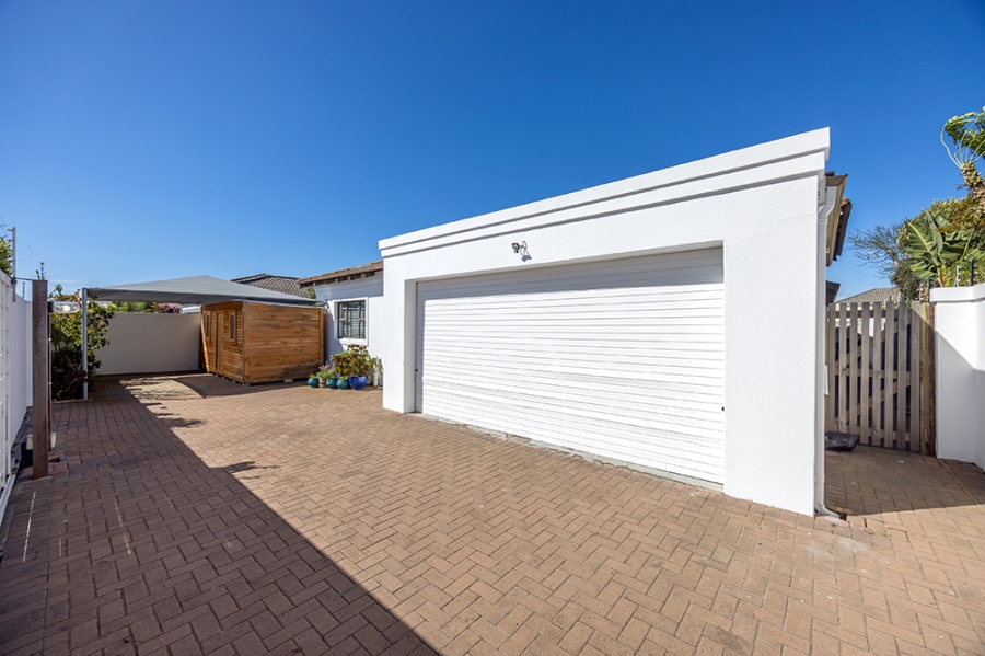 5 Bedroom Property for Sale in Parklands Western Cape